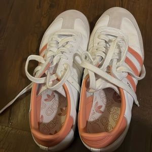 Adidas sambas with clay stripes!